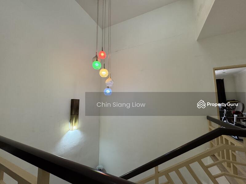 Rumah Teres 2 Tingkat untuk Dijual di Taman Cheng Perdana 1 (Cheng) - Chin Siang Liow - Stairs - PropertyGuru.com.my