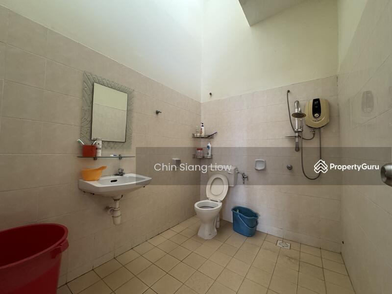 Rumah Teres 2 Tingkat untuk Dijual di Taman Cheng Perdana 1 (Cheng) - Chin Siang Liow - Bathroom - PropertyGuru.com.my