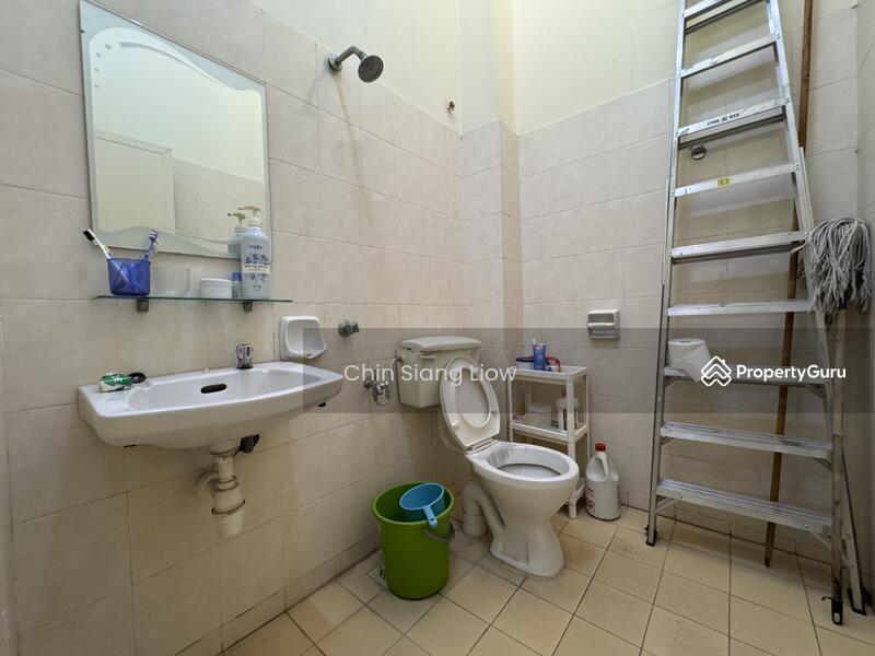 Rumah Teres 2 Tingkat untuk Dijual di Taman Cheng Perdana 1 (Cheng) - Chin Siang Liow - Bathroom - PropertyGuru.com.my