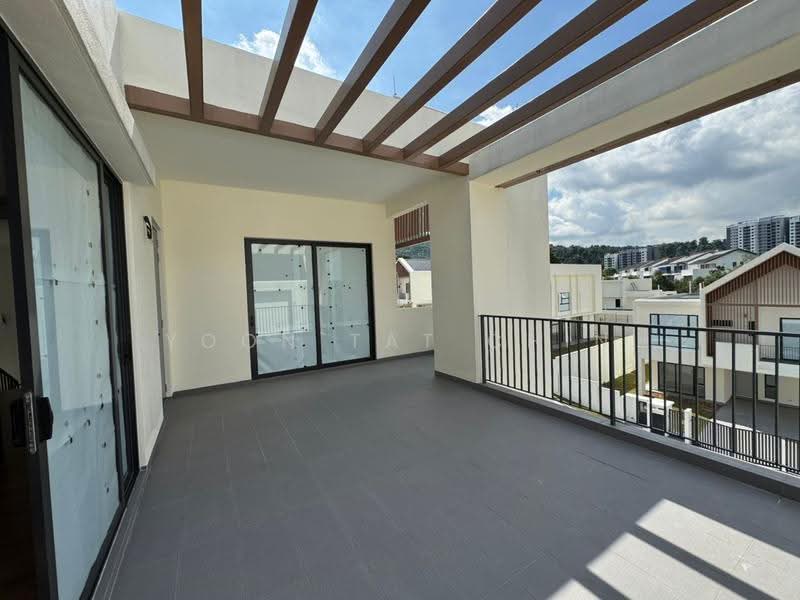 Bungalow House untuk Dijual di Sungai Long (Bandar Sungai Long) - Nick Chin - Balcony - PropertyGuru.com.my