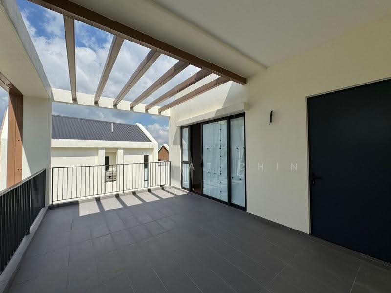 Bungalow House untuk Dijual di Sungai Long (Bandar Sungai Long) - Nick Chin - Balcony - PropertyGuru.com.my
