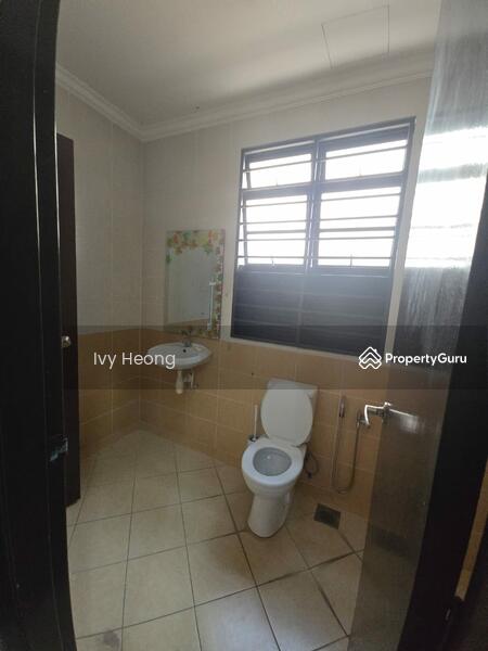 2-storey Terraced House for Sale in Bandar Kinrara Seksyen 5 (Bandar Kinrara) - Ivy Heong - Bathroom - PropertyGuru.com.my