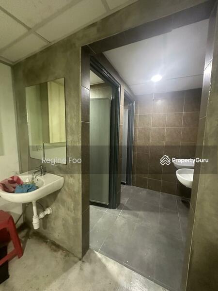 Mezzanine Office Washroom