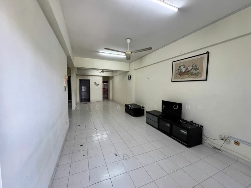 Kondominium untuk Dijual di Siantan Puri (8th Avenue) - Chin Siang Fong - Living Room - PropertyGuru.com.my