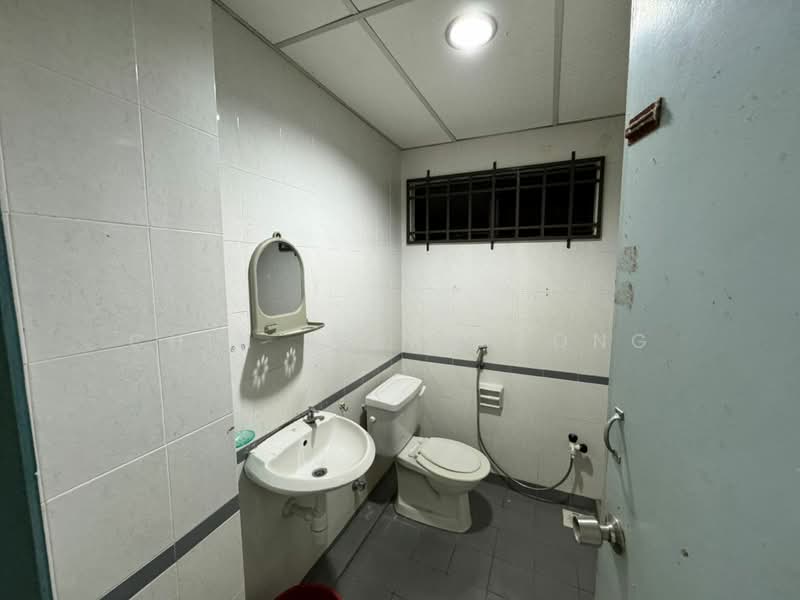 Kondominium untuk Dijual di Siantan Puri (8th Avenue) - Chin Siang Fong - Bathroom - PropertyGuru.com.my