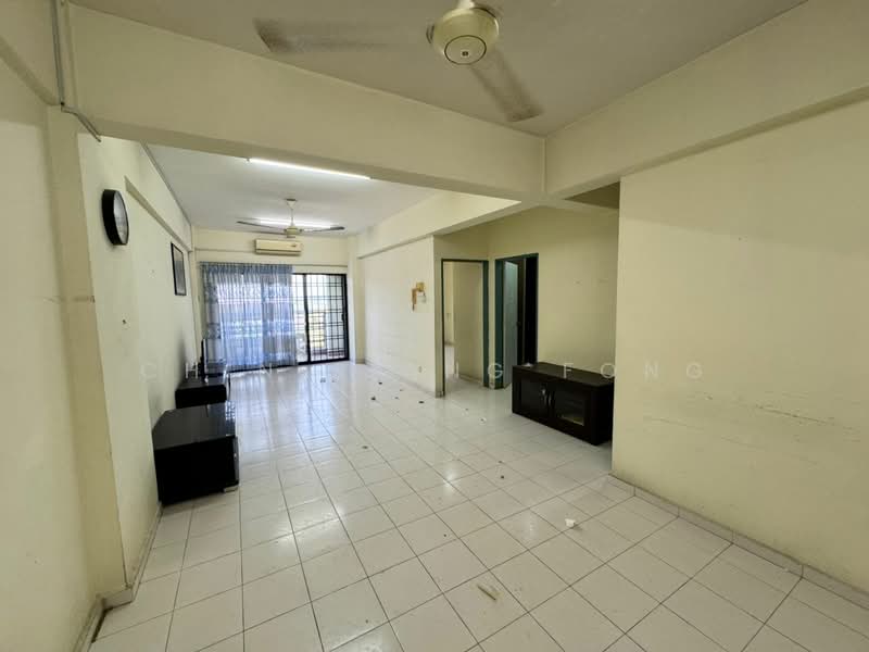 Kondominium untuk Dijual di Siantan Puri (8th Avenue) - Chin Siang Fong - Living Room - PropertyGuru.com.my