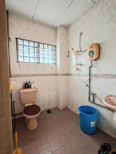 1.5-storey Terraced House for Sale in Usj 11 (Subang Jaya) - JeffSally Lee - Bathroom - PropertyGuru.com.my