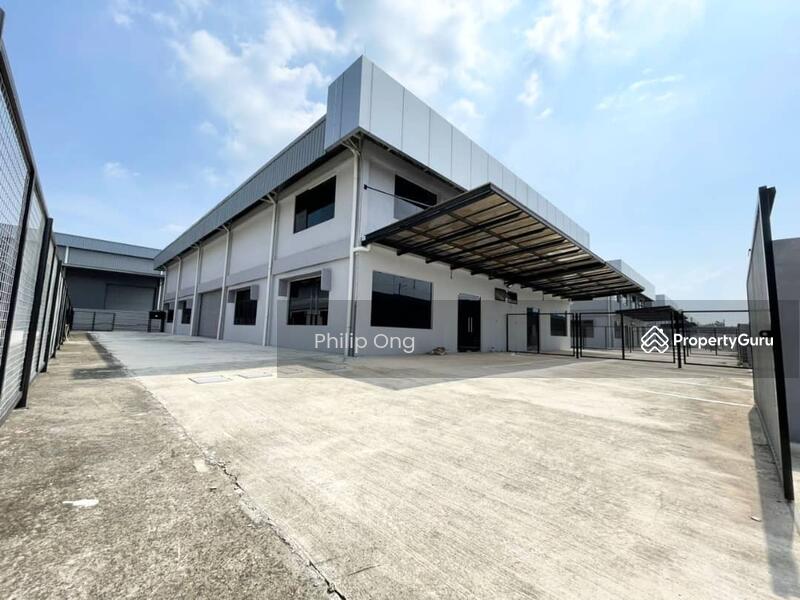 For Rent - 1.5 Semi Detached Factory Valdor