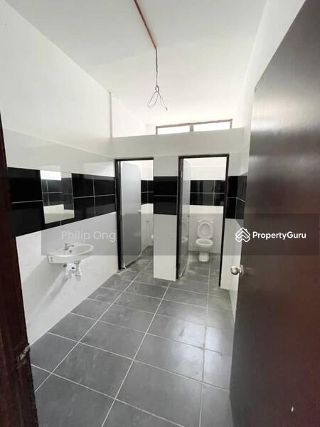 For Rent - 1.5 Semi Detached Factory Valdor