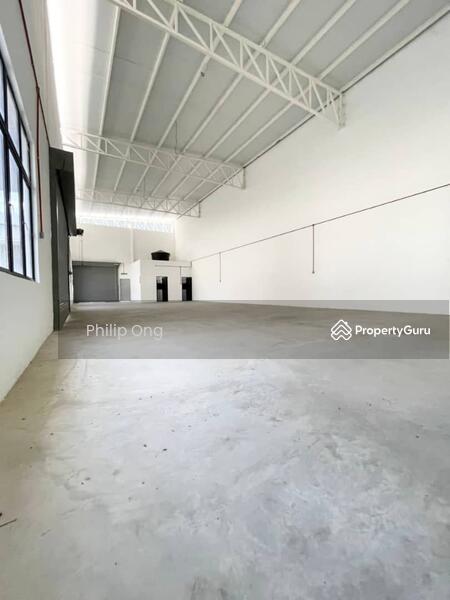 For Rent - 1.5 Semi Detached Factory Valdor
