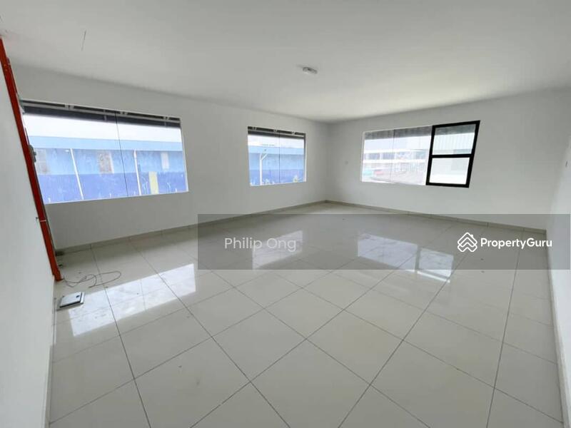 For Rent - 1.5 Semi Detached Factory Valdor