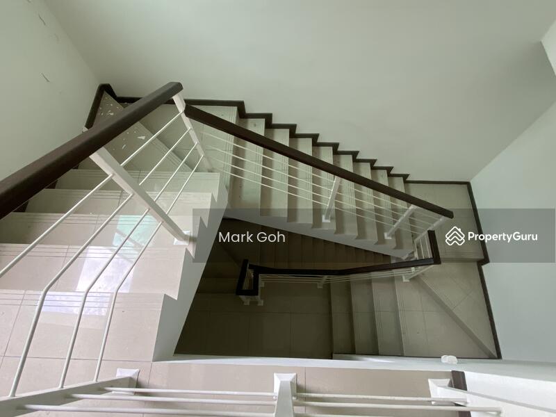 Rumah Teres 3 Tingkat untuk Dijual di Bandar Bayan Bahru (Bayan Lepas) - Mark Goh - Stairs - PropertyGuru.com.my