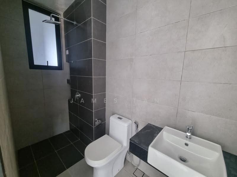 Kediaman Servis untuk Dijual di Urban Suites - James Tan - Bathroom - PropertyGuru.com.my