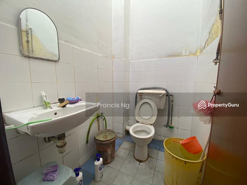 2-storey Terraced House for Sale in Saujana Puchong (Puchong) - Francis Ng - Bathroom - PropertyGuru.com.my