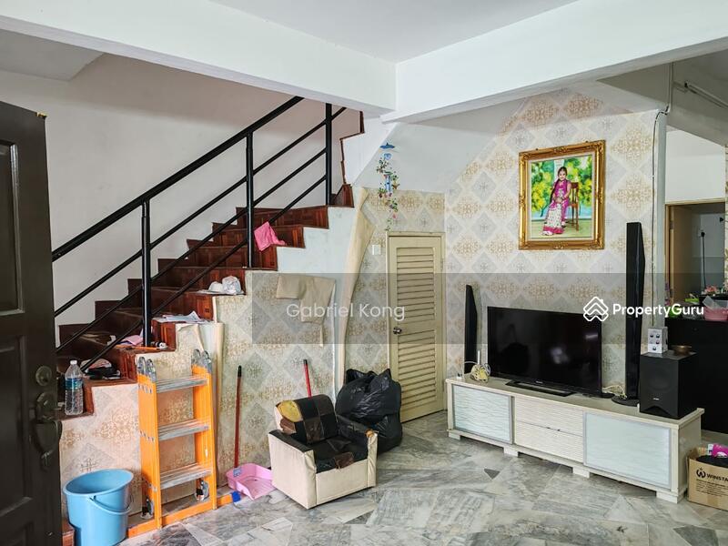 2-storey Terraced House for Sale in TAMAN PUCHONG UTAMA (Puchong) - Gabriel Kong - Living Room - PropertyGuru.com.my