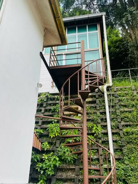 Rumah Berkembar untuk Dijual di Bukit Beruang (Bukit Baru) - Chin Siang Fong - Stairs - PropertyGuru.com.my