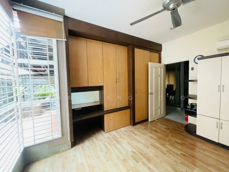 Rumah Berkembar untuk Dijual di Bukit Beruang (Bukit Baru) - Chin Siang Fong - Bedroom - PropertyGuru.com.my