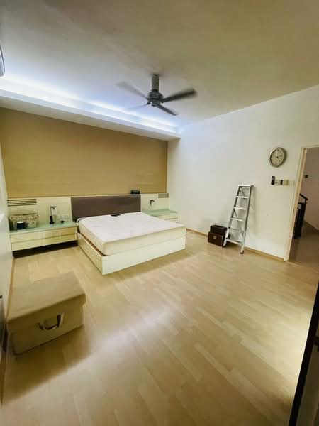 Rumah Berkembar untuk Dijual di Bukit Beruang (Bukit Baru) - Chin Siang Fong - Master Bedroom - PropertyGuru.com.my
