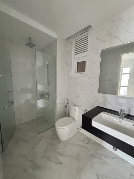 Service Residence for Sale at Met 1 Residences - Lachman Mulchandani - Master Bathroom - PropertyGuru.com.my