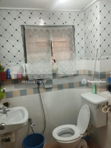 Common bathroom 