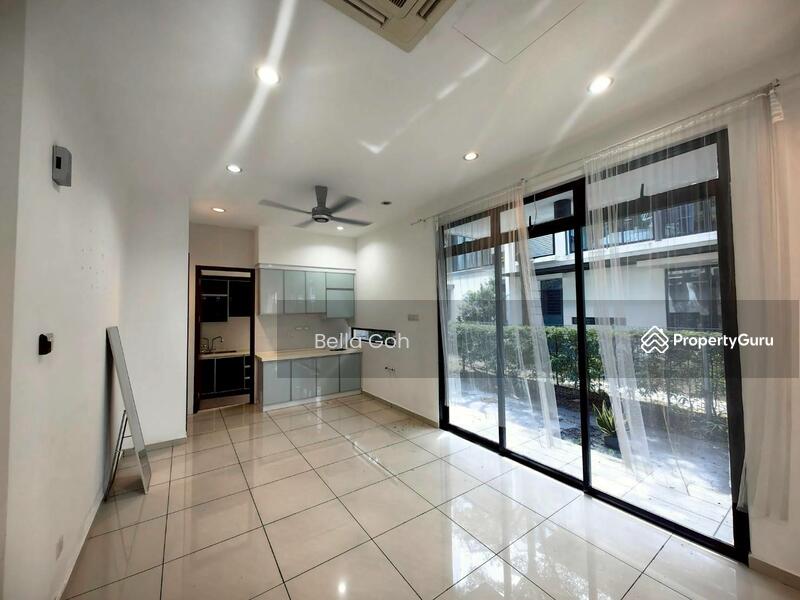 Dining/dry kitchen area