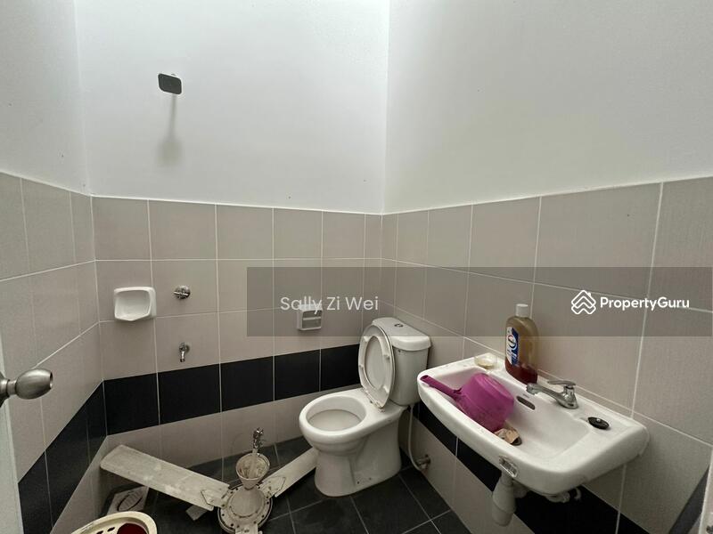 1-storey Terraced House for Sale in Johor Bahru (Johor) - Sally Zi Wei - Bathroom - PropertyGuru.com.my
