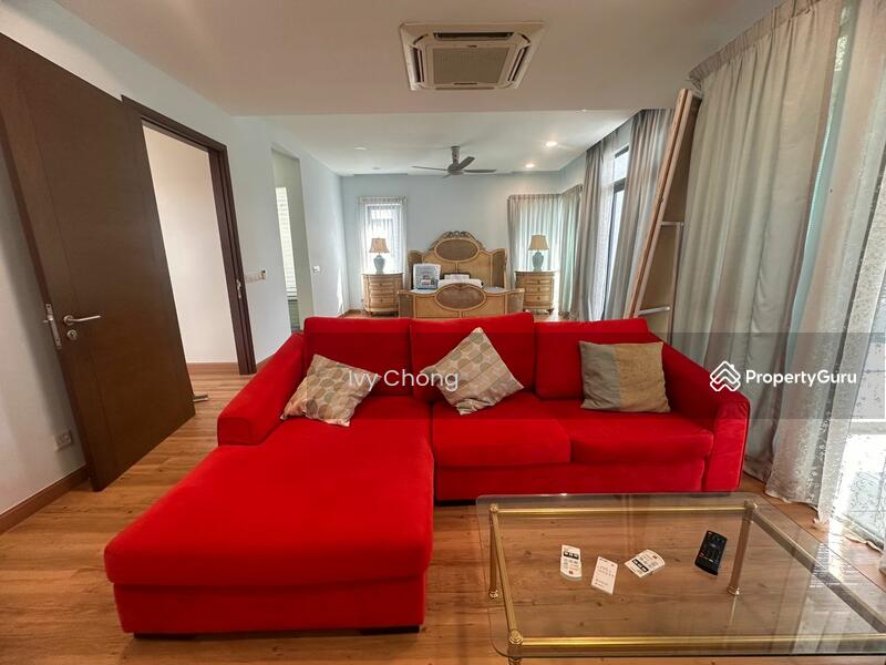 1st Floor Master Room