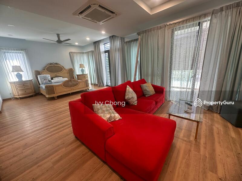 1st Floor Master Room