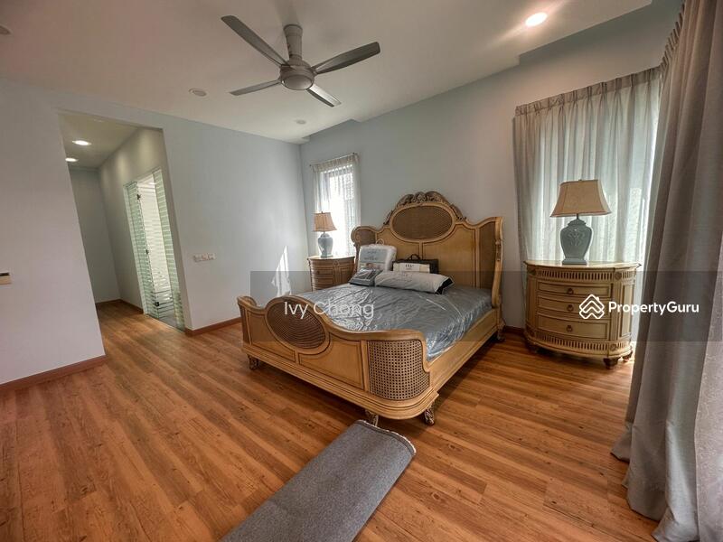 1st Floor Master Bedroom