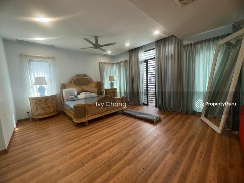 1st Floor Master Bedroom