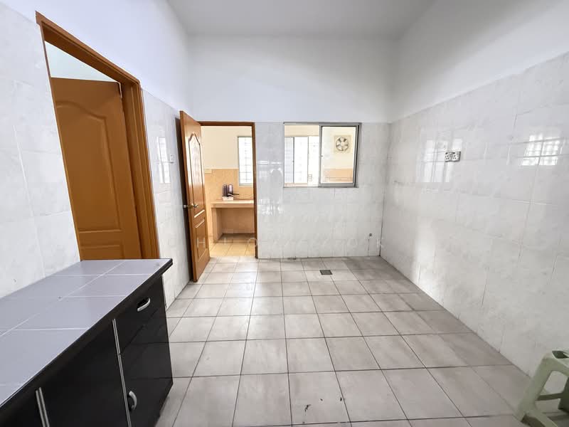2-storey Terraced House for Sale in Taman Sri Putra Mas (Sungai Buloh) - Chloe Kok - Kitchen - PropertyGuru.com.my