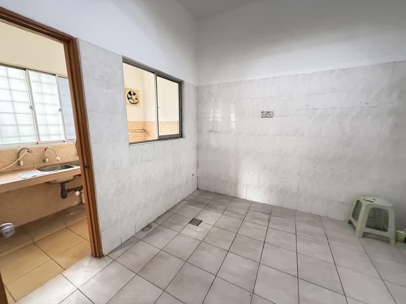 2-storey Terraced House for Sale in Taman Sri Putra Mas (Sungai Buloh) - Chloe Kok - Kitchen - PropertyGuru.com.my