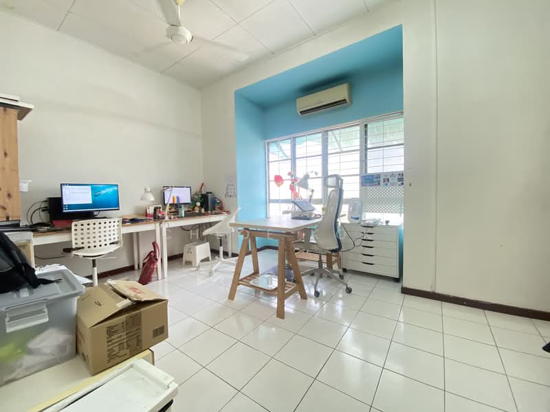 Rumah Teres 2 Tingkat untuk Dijual di Sungai Buloh (Selangor) - Chloe Kok - Study - PropertyGuru.com.my