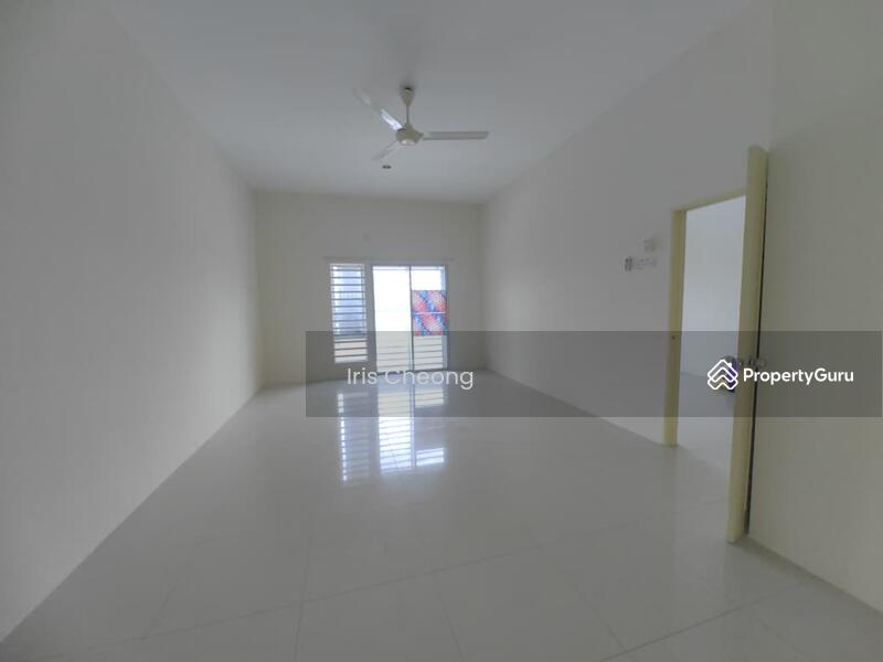 Spacious Master Room of 14 ft by 22 ft