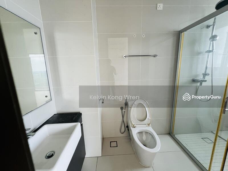 Condominium for Sale at Kings Bay @ Country Garden Danga Bay - Kelvin Kong Wren - Bathroom - PropertyGuru.com.my