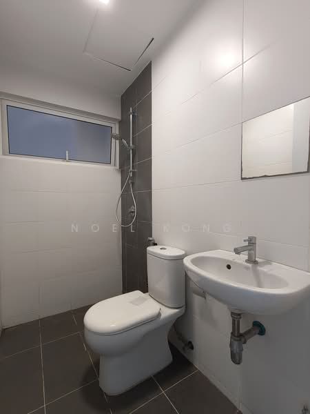 Servis Apartment untuk Dijual di Pacific Place - Noel Kong - Common Bathroom - PropertyGuru.com.my