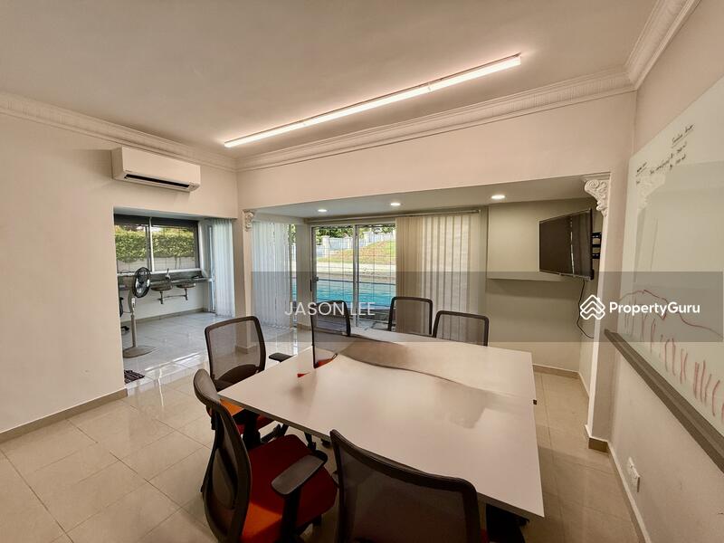Entertainment lounge
