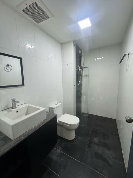 Servis Apartment untuk Disewa di Menara Geno - Dalynn Tan - Bathroom - PropertyGuru.com.my