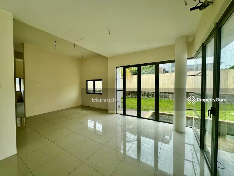 Rumah Banglo untuk Dijual di Bandar Seri Putra (Bangi) - Mahirah . - Living Room - PropertyGuru.com.my