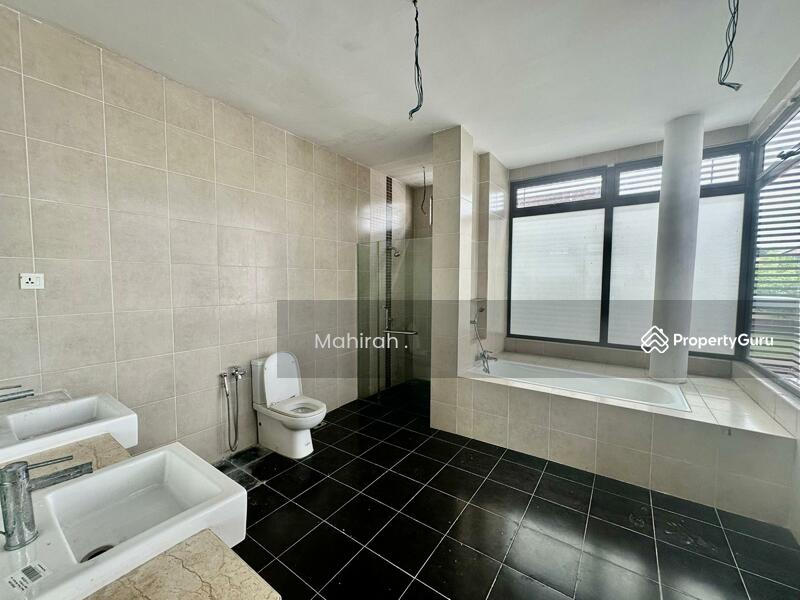 Rumah Banglo untuk Dijual di Bandar Seri Putra (Bangi) - Mahirah . - Bathroom - PropertyGuru.com.my