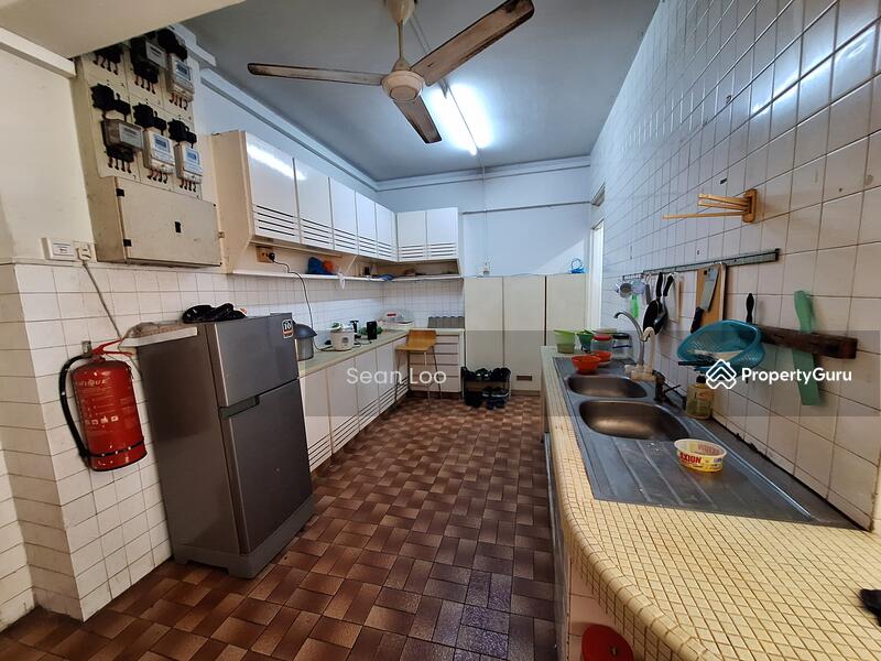 Bangunan Choo Cheng Khay untuk Untuk Dijual - RM 580,000, Mac 2026 - Kitchen - PropertyGuru.com.my