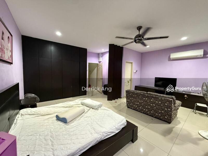 Rumah Teres 2-Tingkat untuk Dijual di Taman Sri Putra Mas (Sungai Buloh) - Derrick Ang - Master Bedroom - PropertyGuru.com.my