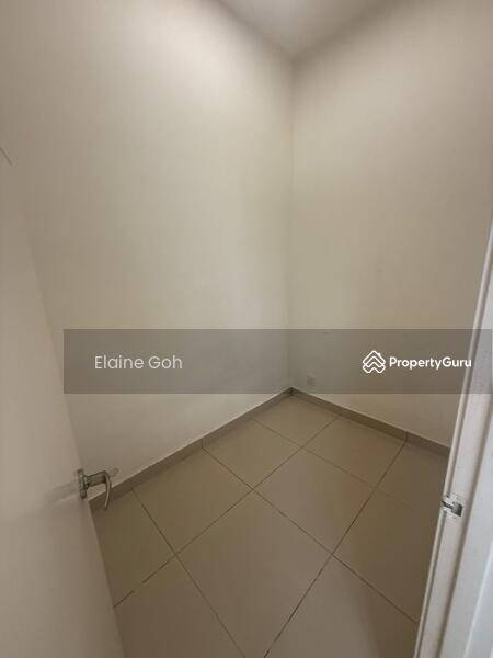 Maidroom/ Store room