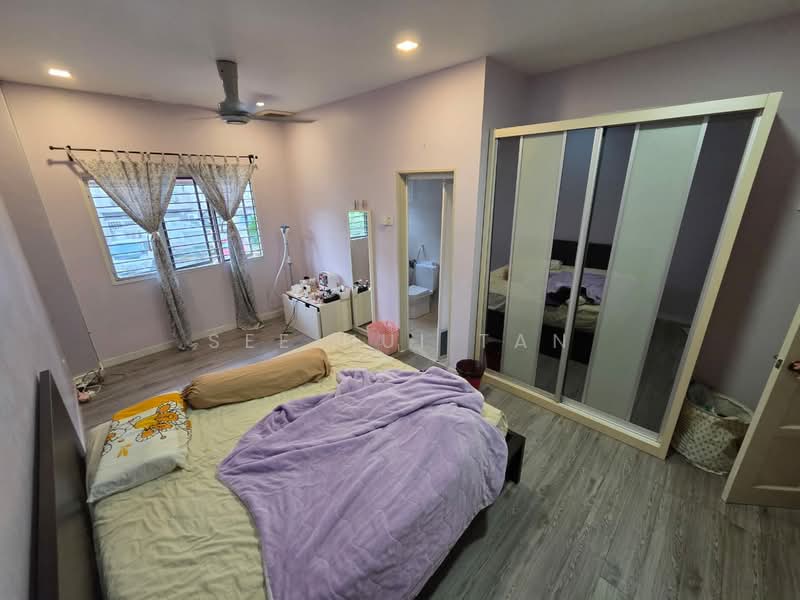 Rumah Berkembar untuk Dijual di Taman Selayang Jaya (Selayang) - See Hui Tan - Master Bedroom - PropertyGuru.com.my