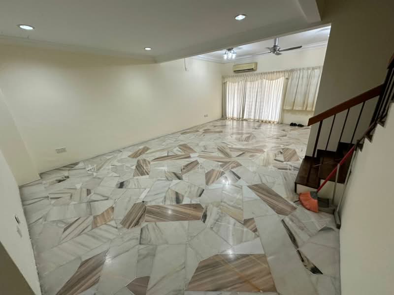 Rumah Teres 2 Tingkat untuk Dijual di Saujana Puchong (Puchong) - Michael Chan - Living Room - PropertyGuru.com.my