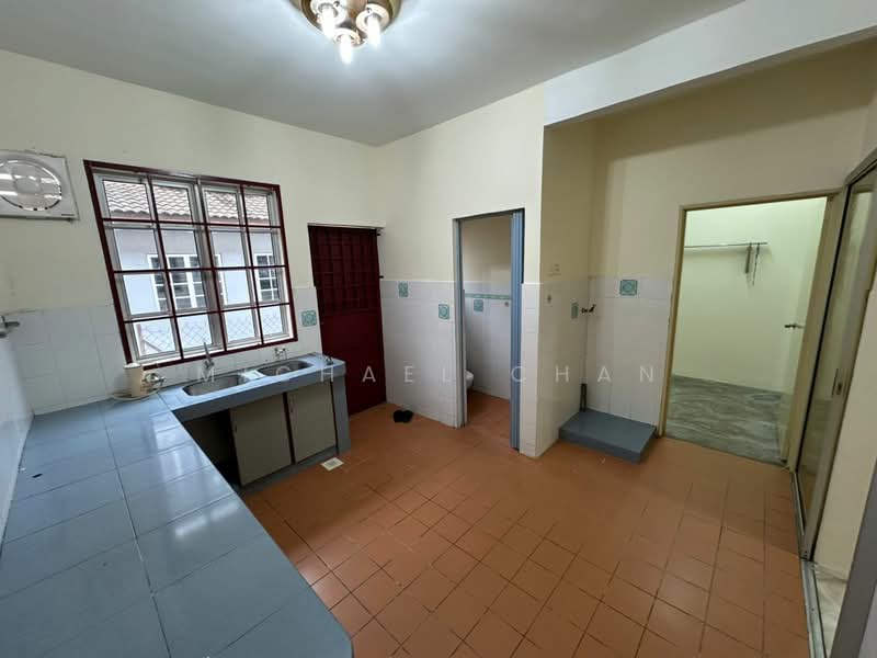 Rumah Teres 2 Tingkat untuk Dijual di Saujana Puchong (Puchong) - Michael Chan - Kitchen - PropertyGuru.com.my
