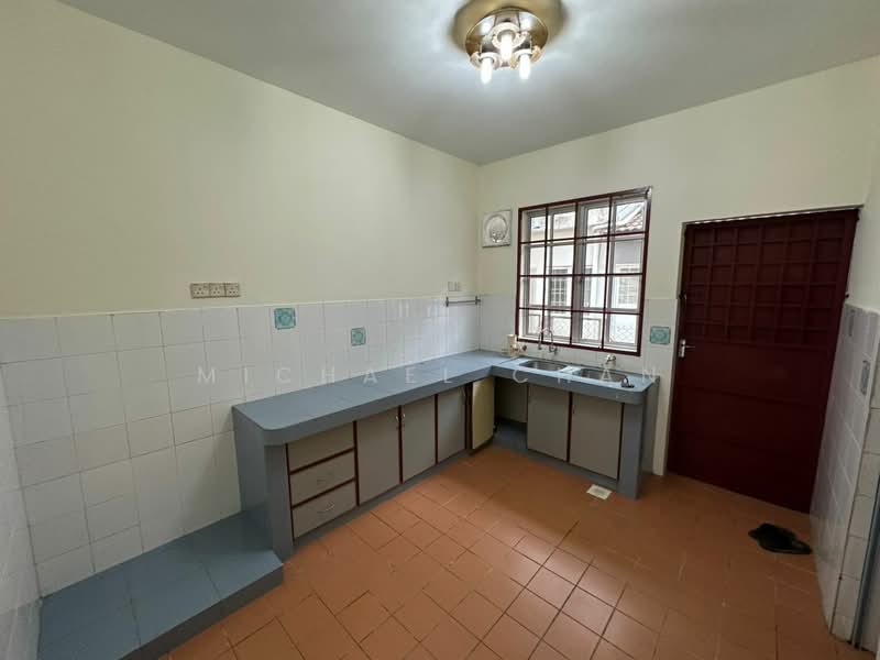 Rumah Teres 2 Tingkat untuk Dijual di Saujana Puchong (Puchong) - Michael Chan - Kitchen extended - PropertyGuru.com.my