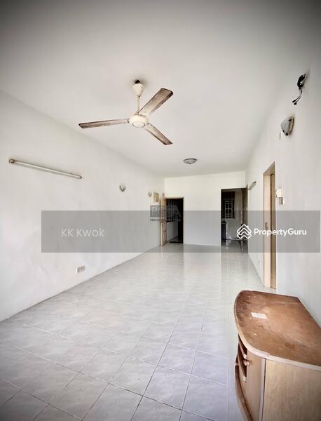 Kondominium untuk Dijual di Eden Seaview Condominium - KK Kwok - Living Room - PropertyGuru.com.my