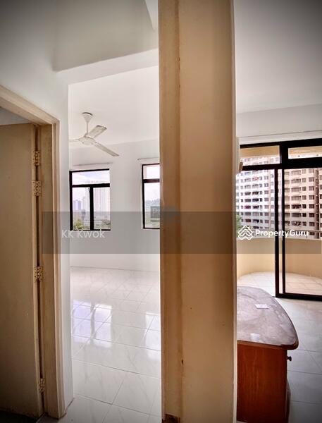 Kondominium untuk Dijual di Eden Seaview Condominium - KK Kwok - Living Room - PropertyGuru.com.my