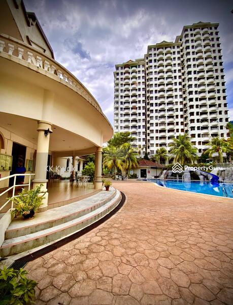 Kondominium untuk Dijual di Eden Seaview Condominium - KK Kwok - Pool - PropertyGuru.com.my